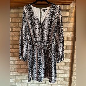 Express Snakeskin Print Long Bell Sleeves Elastic Waist Tie Dress Size Large